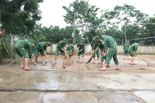 More troops mobilized to help people surmount flood aftermath