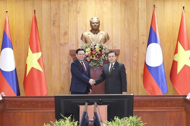 Vietnamese, Lao N.A. leaders hold talks in Vientiane