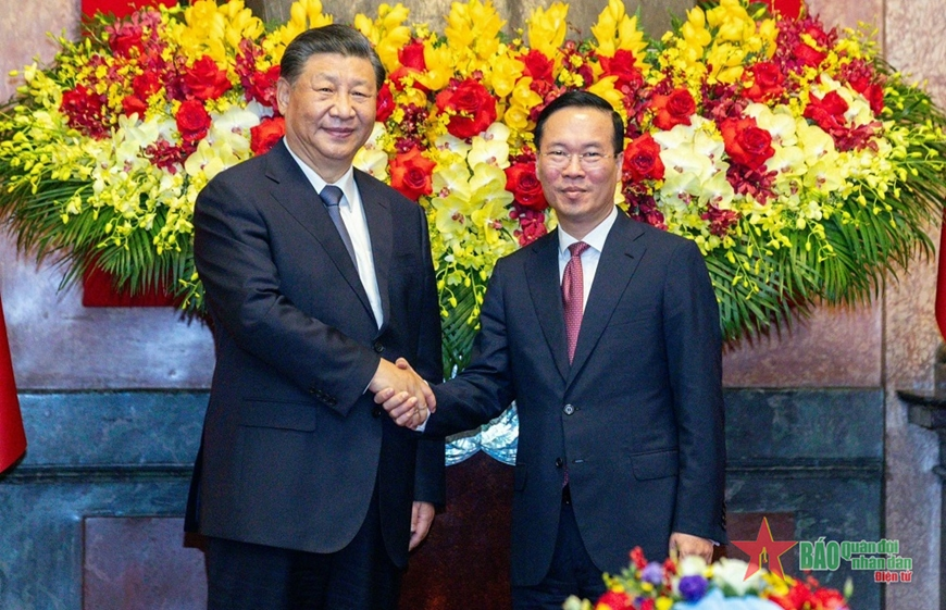 Top leaders of Vietnam and China hold talks in Hanoi