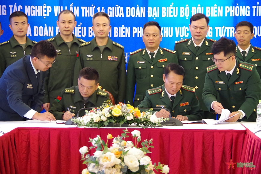 Vietnamese and Chinese border units hold talks