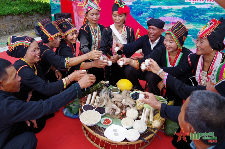 New rice celebration of Kho Mu ethnic people