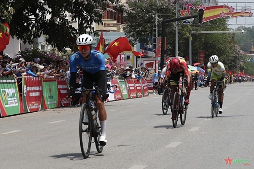 Rider Nguyen Huong wins fourth stage