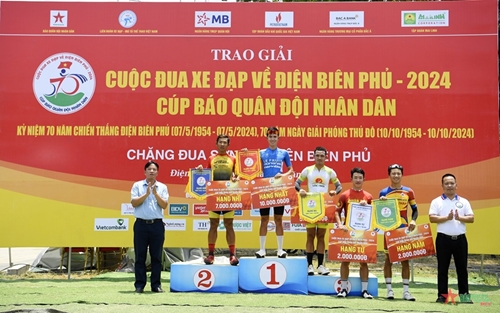 Cyclist Nguyen Huong wins fourth stage