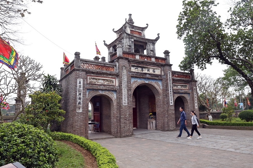 A visit to Co Loa ancient citadel