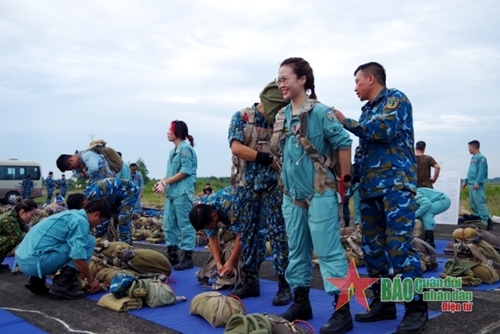 View - 	Division 372’s troops practice parachuting