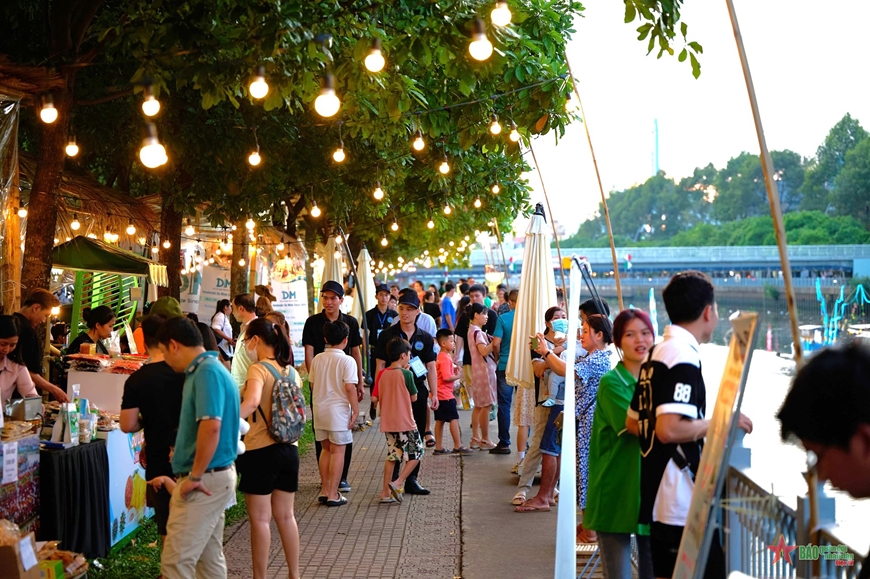 Special floating market space at second Ho Chi Minh City River Festival