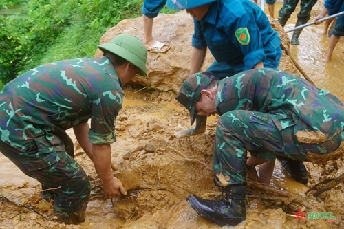 Ha Giang: Troops exert all-out efforts to help people overcome flood ...