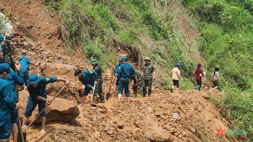 Ha Giang: Troops exert all-out efforts to help people overcome flood ...