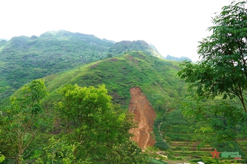 Ha Giang: Troops exert all-out efforts to help people overcome flood ...