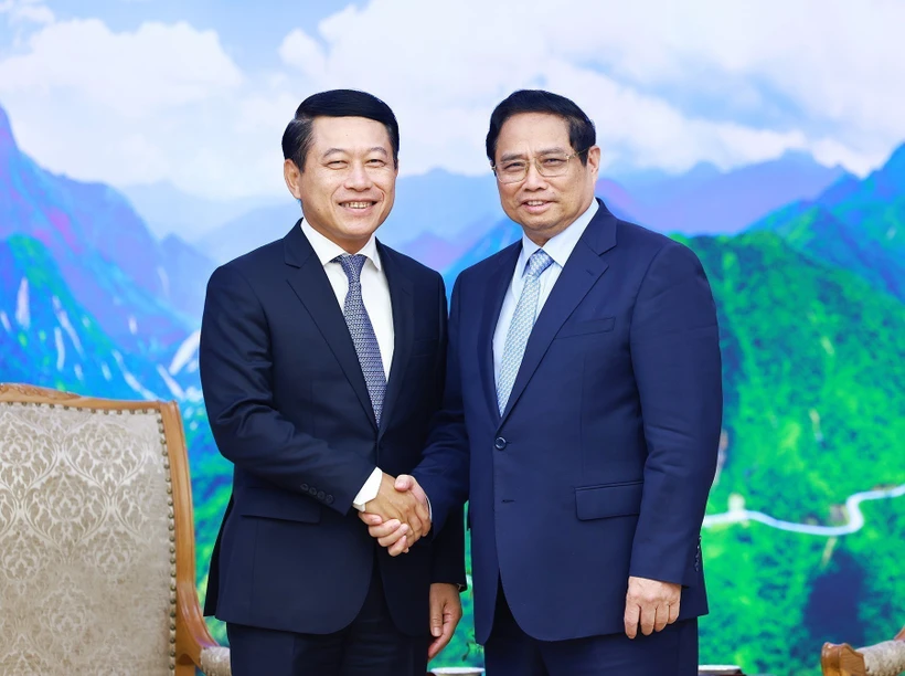 Prime Minister Pham Minh Chinh welcomes Lao Deputy PM and Foreign Minister