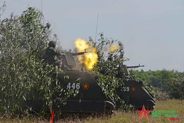 Army Corps 4’s troops train hard to raise combat training quality