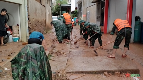 More than 200 troops in Son La province help locals overcome flood ...