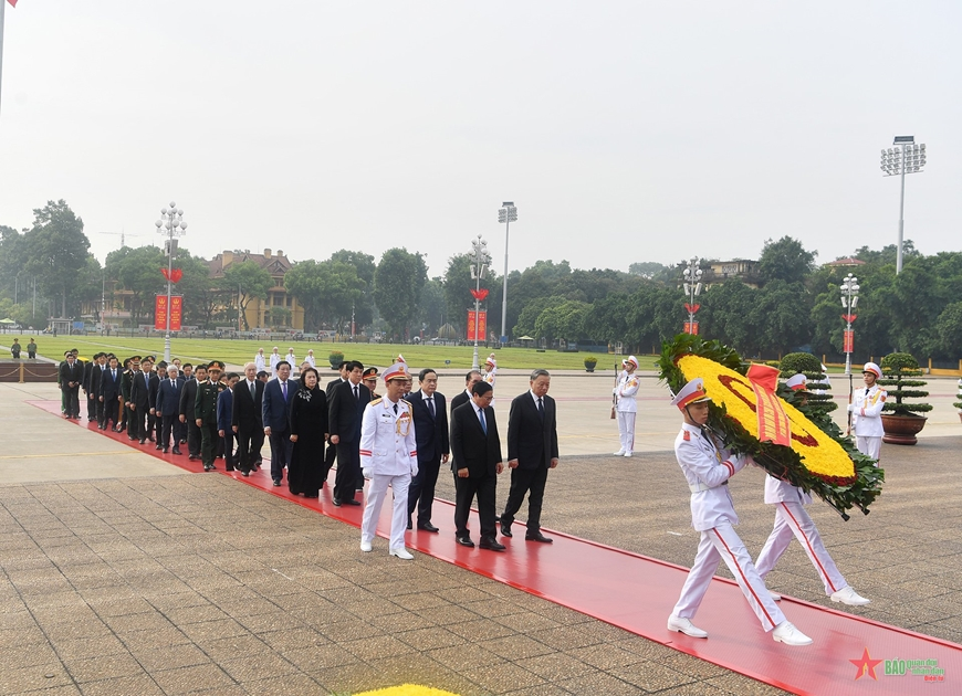 Party, State, military leaders commemorate war martyrs, President Ho ...