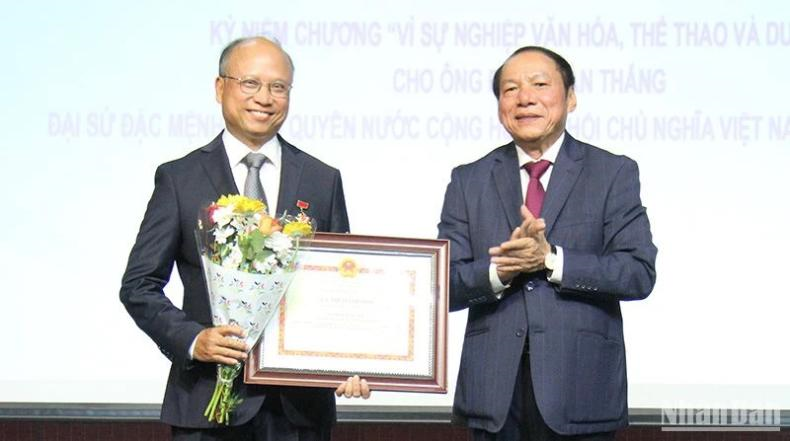 View - 	Vietnamese Ambassador in France honored for contribution to cultural popularization