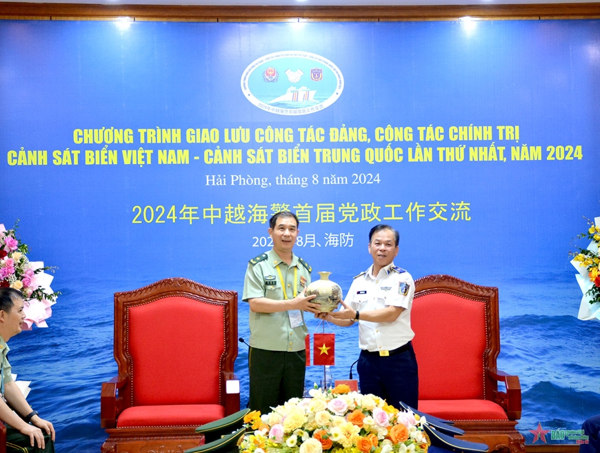 	Vietnamese, Chinese Coast Guard delegations visit Coast Guard Region 1 Command and Ship 8004