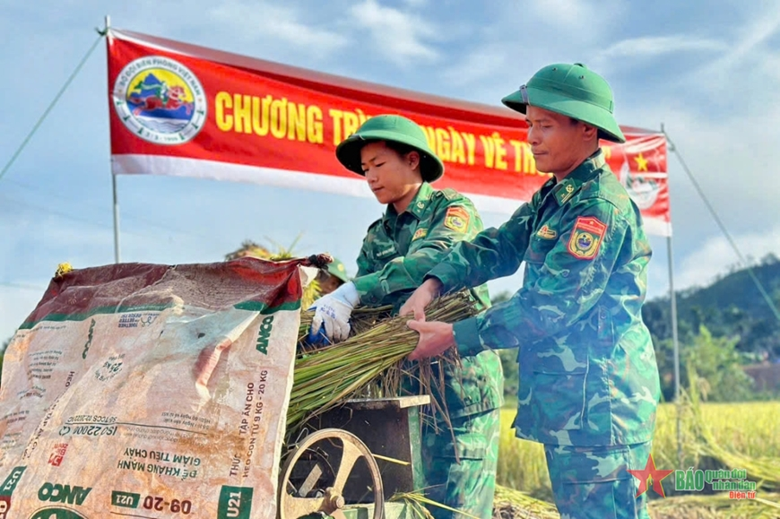 Border troops aid locals in rice harvest