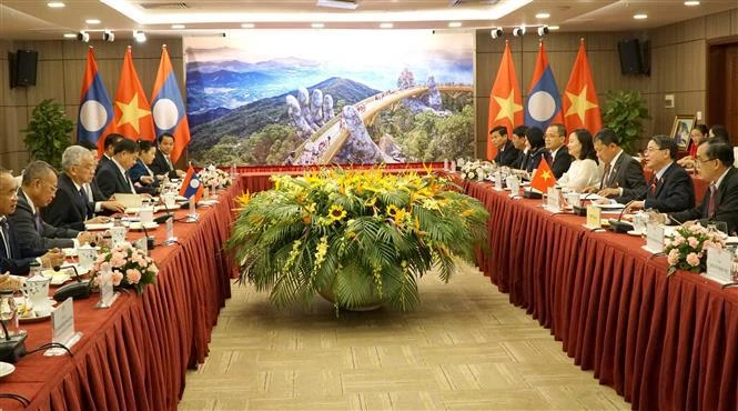 Vietnam, Laos vow to create economic breakthroughs