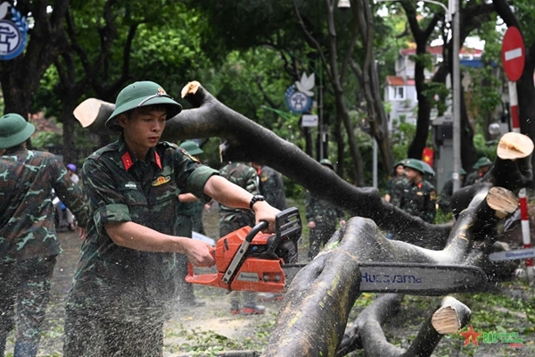 View - 	Troops stand side-by-side with locals in post-typhoon efforts