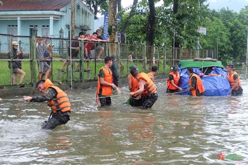 GS deputy chief inspects work of overcoming flood consequences in Yen Bai