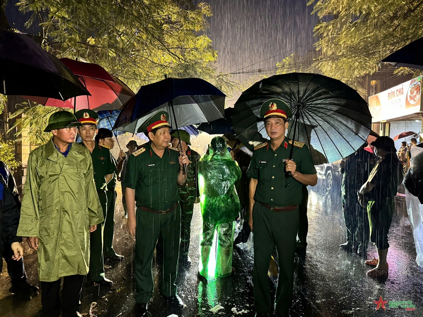 GS deputy chief inspects work of overcoming flood consequences in Yen Bai