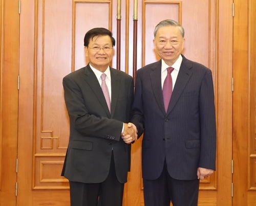 Top leaders of Vietnam and Laos hold talks in Hanoi