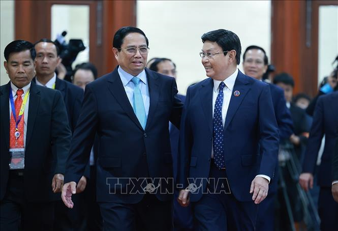 Vietnamese PM meets with Lao N.A. Chairman in Vientiane