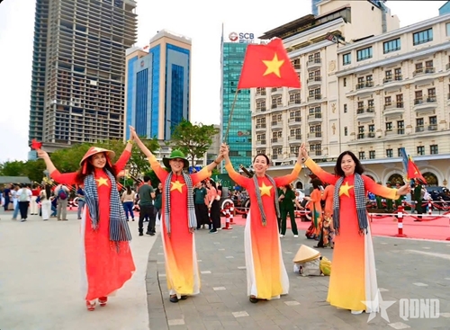 Ho Chi Minh City adorned with national flags in celebration of the ...