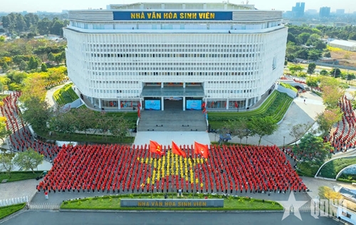 Ho Chi Minh City adorned with national flags in celebration of the ...