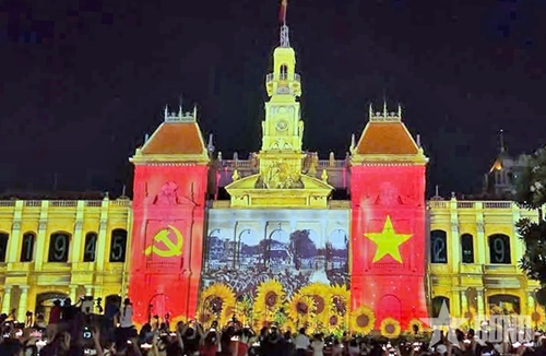 Ho Chi Minh City adorned with national flags in celebration of the ...