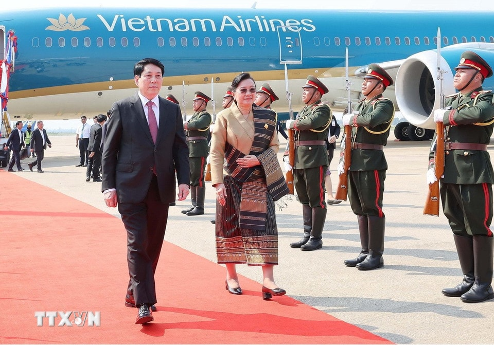 Vietnamese President arrives in Vientiane, beginning state visit to Laos