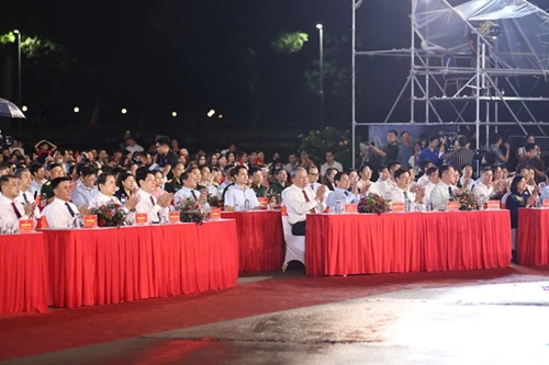 Special art program marks President Ho Chi Minh s 135th birth anniversary