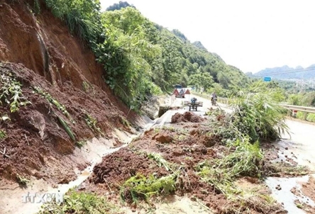 PM urges swift action to tackle threats of heavy rains, landslides, flash floods