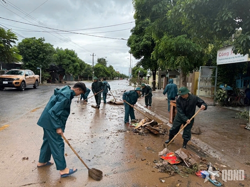 Troops help people overcome natural disaters’s consequences