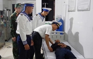 Injured fisherman in Truong Sa receives timely medical operation