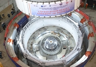 First turbine rotor installed at expanded Hoa Binh Hydropower Plant