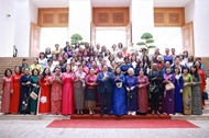 PM meets with Vietnamese, international female diplomats