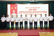 Corps 20 presents gifts to wounded soldiers and martyrs