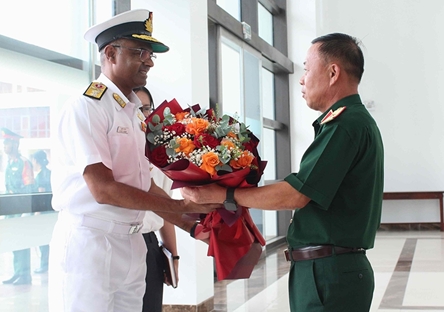 Indian naval officers visit Military Region 5 Command