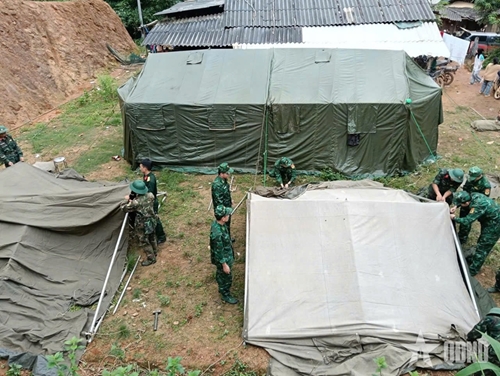 Hundreds of troops help people surmount flood’s aftermath in Dien Bien
