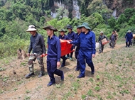 Vietnamese soldiers continue gratitude journey in Laos