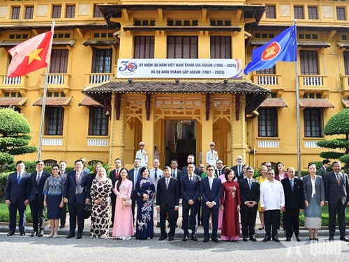 Flag-hoisting ceremony marks ASEAN’s 58th founding anniversary
