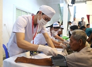 Vietnamese enterprises in Cambodia join hands to care for community health