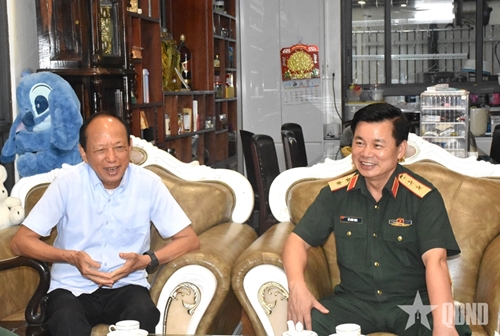 Lt. Gen. Do Xuan Tung visits former GDP's deputy chief