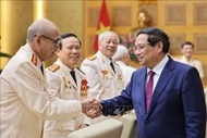 PM receives public security officers dispatched to Southern battlefield