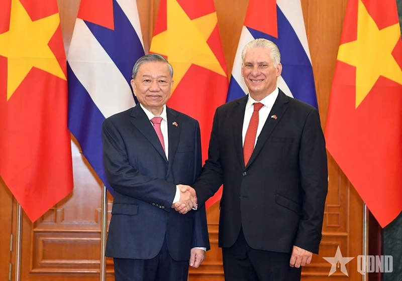 Top leaders of Vietnam and Cuba hold talks in Hanoi