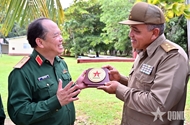 PAN delegation visits Cuba’s Armored Division 1011