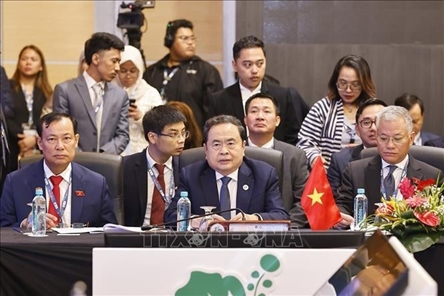 Top Vietnamese legislator attends AIPA-46 Executive Committee