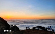 Cloud-chasing at Dong Cao peak: An exciting addition to highland travel itinerary