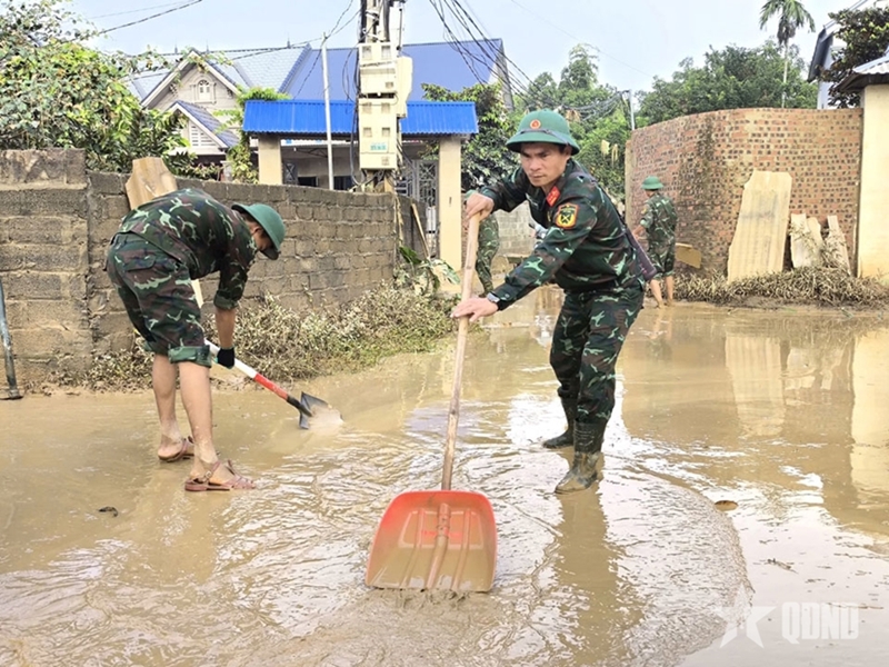 Commando brigade assists local residents in overcoming flood aftermath