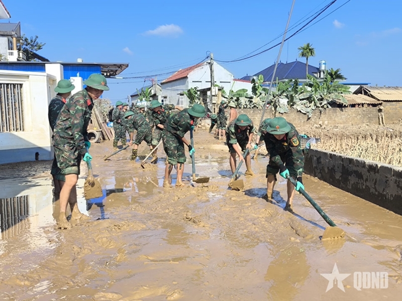 Commando brigade assists local residents in overcoming flood aftermath